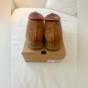 UGG Women’s Tazz Slippers in Chesnut / Size 11